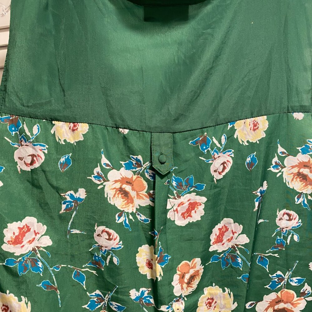 Fervour green floral 2x sleeveless top - Picture 3 of 9